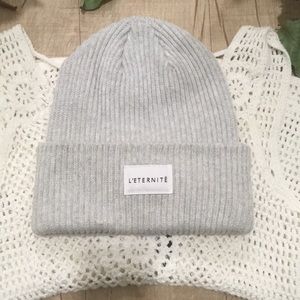 Ribbed gray beanie